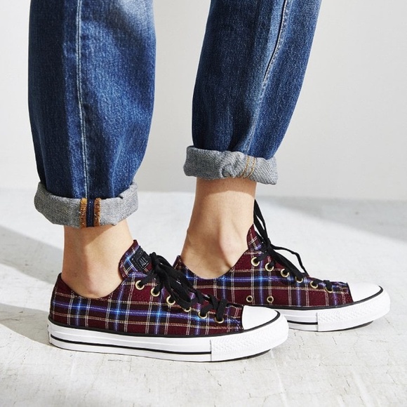 Converse Women’s Chuck Taylor All Star Burgundy and Black Plaid Low Tops - Sz 7 - Picture 1 of 13